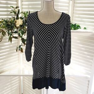 CHICOS BLK/WTE TUNIC W SHEER BOTTOM SIZE 0